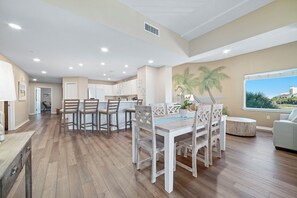 Dining - Beautiful Spanish Key #101 | Steps from Flora Bama | Oceanfront Condo | My Beach Getaways (Pensacola)