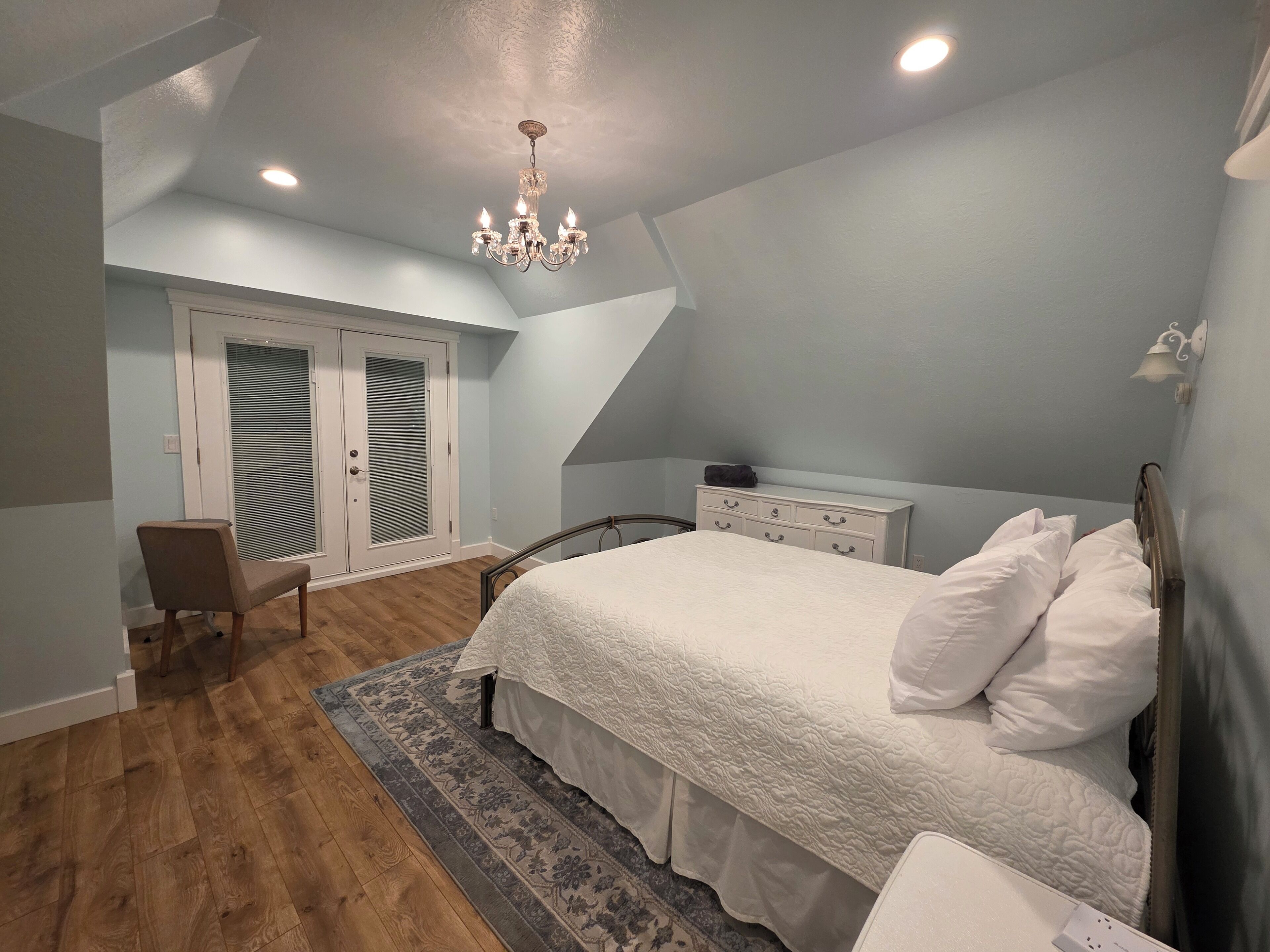 5 chambres, fer et planche à repasser, Wi-Fi gratuit, draps fournis
