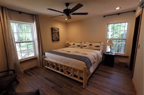 4 bedrooms, iron/ironing board, WiFi, bed sheets