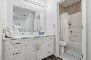 Hair dryer, towels, soap, shampoo - Welcome to The Chelsea Inn! This cozy, modern 3BR/2BA home is designed for all! (Tampa)
