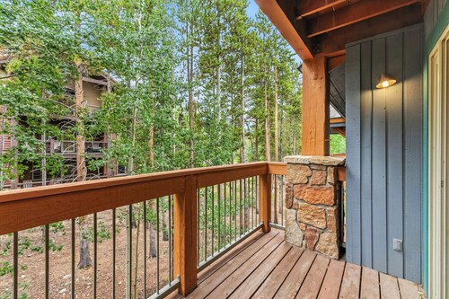 Cozy Breck Townhome – Walk to Lifts & Shuttle