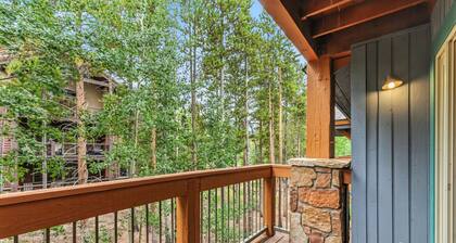 Cozy Breck Townhome – Walk to Lifts & Shuttle