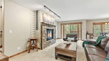 Télévision, cheminée