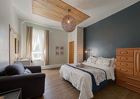 15 bedrooms, WiFi, bed sheets