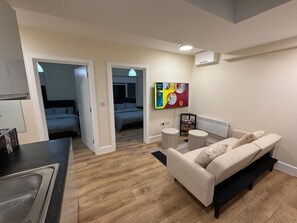 2 chambres, fer et planche à repasser, Wi-Fi, draps fournis