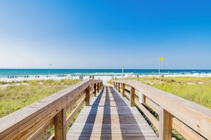 On the beach - Bluewater 905 | Beautiful Gulf-Front Condo in Orange Beach (Orange Beach)