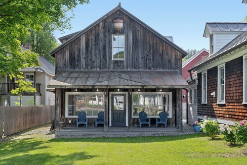 Charming Acorn House in Historic Downtown Stowe, perfect for a cozy getaway.