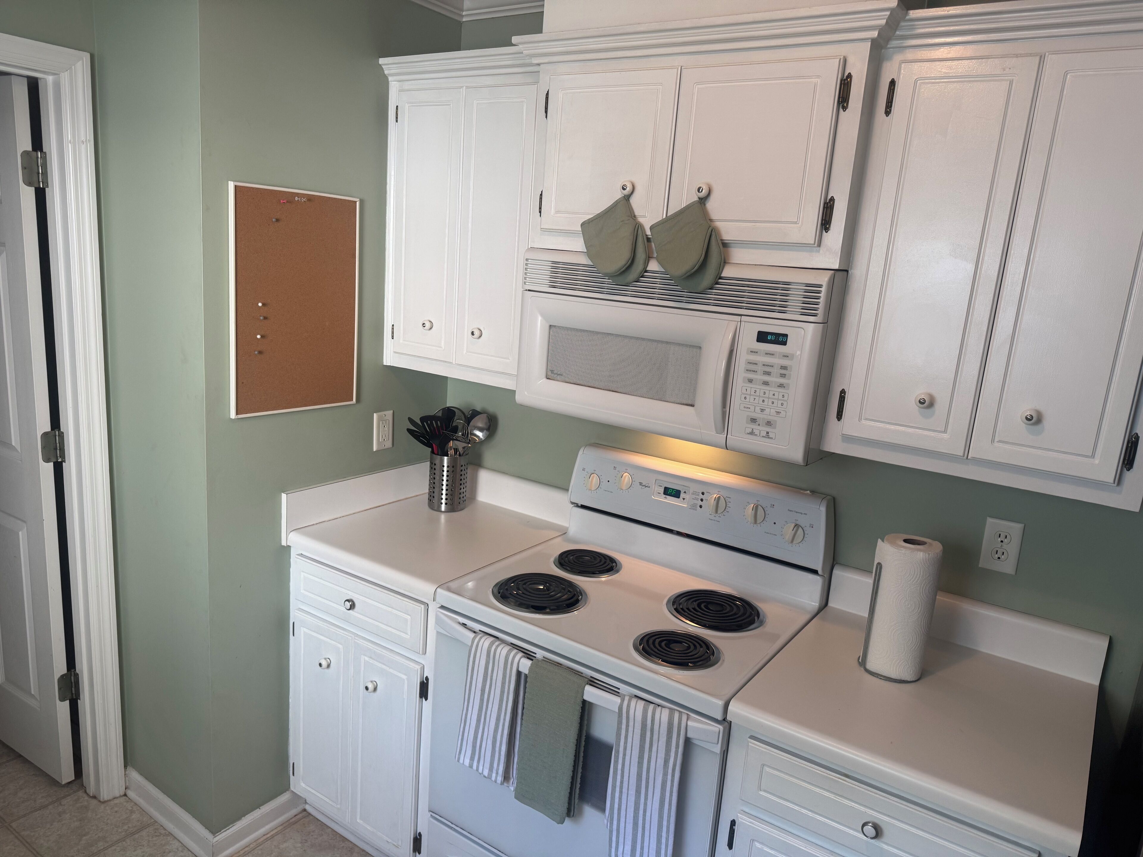 冰箱、微波炉、烤箱、炉灶