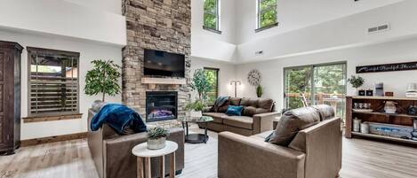 Télévision, cheminée