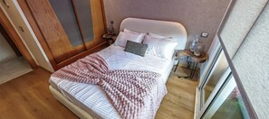2 chambres, fer et planche Ă repasser, Wi-Fi, draps fournis