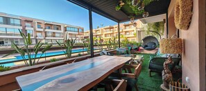 Outdoor dining - Luxury apartment | Sophisticated design, poolside. (Marrakech)
