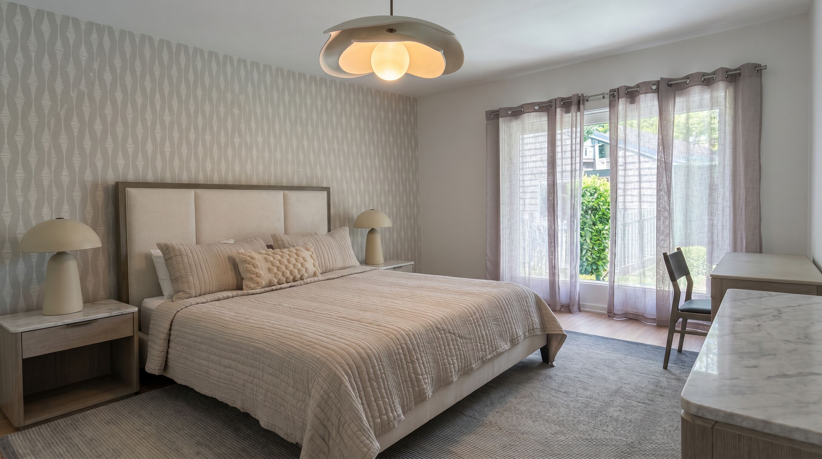 4 habitaciones, tabla de planchar con plancha, wifi y ropa de cama 