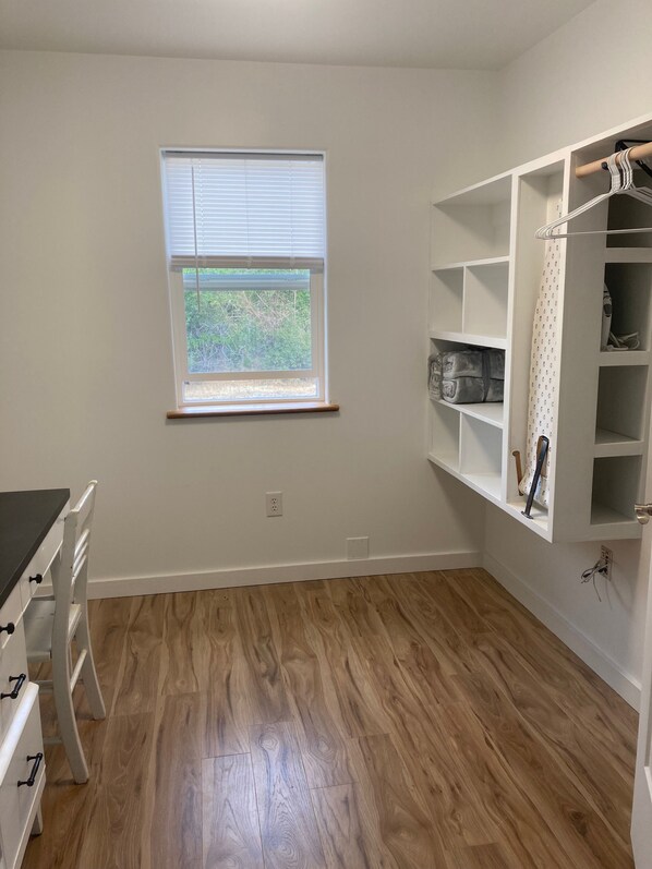 Interior - Goodturn Cottage (Cody)