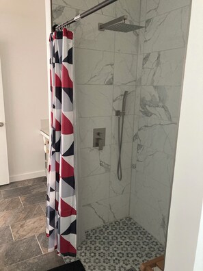Towels, soap, shampoo, toilet paper - Goodturn Cottage (Cody)