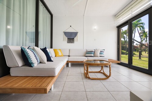 Coastal Living With Golf Course Vistas Otium