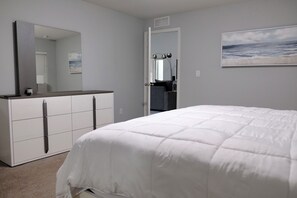 3 habitaciones, tabla de planchar con plancha y cuna de viaje