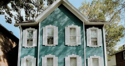 Group-Friendly 4BR / 3.5BA / 2 Kitchens + Private Homes Side-by-Side Sleeps 10