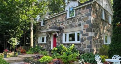 Charming English Cottage, perfect to experience autumn colors and winter sports