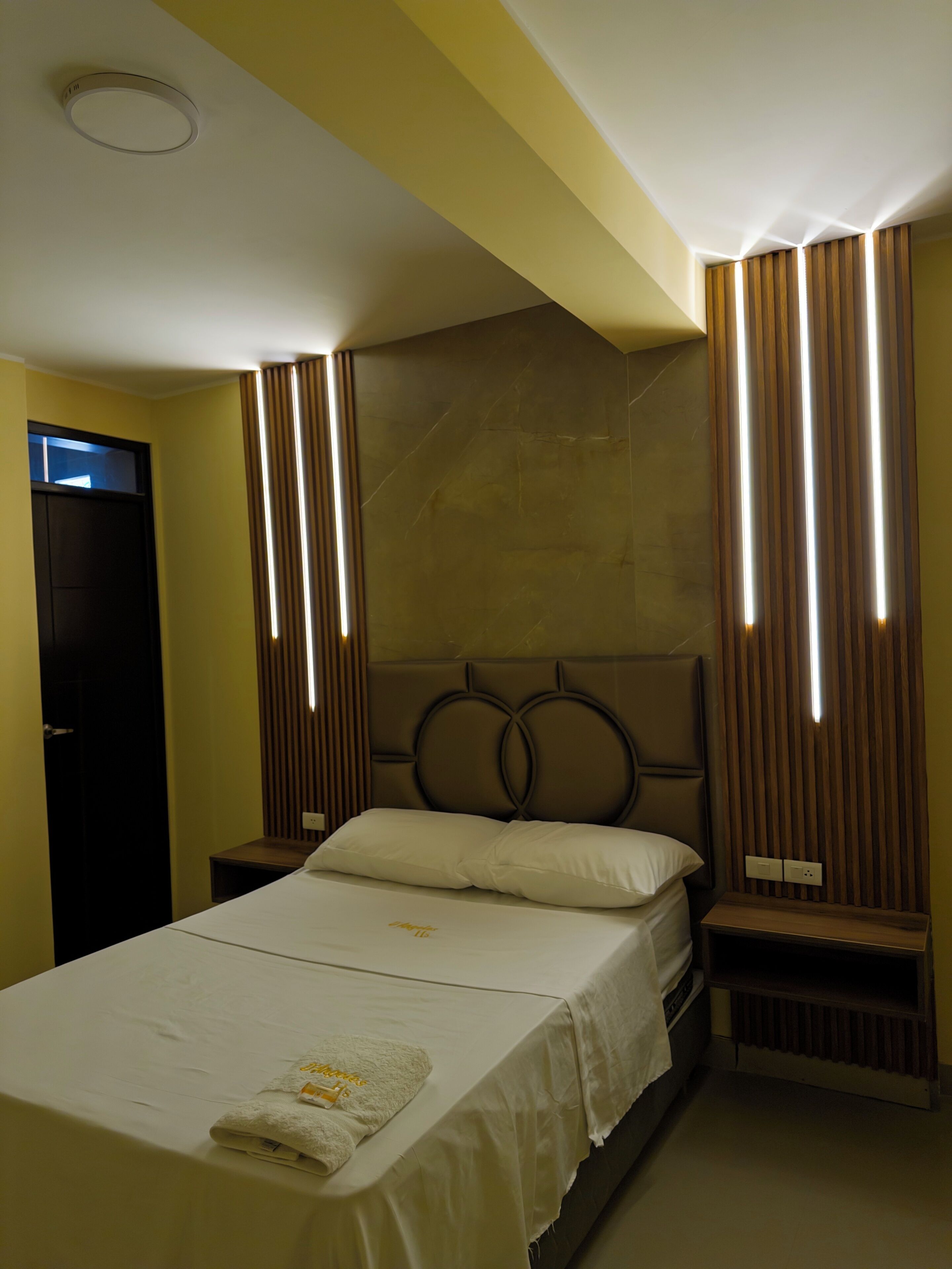 책상, 노트북 작업 공간, 무료 WiFi