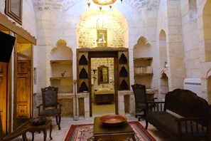 Luxury Suite, Courtyard View