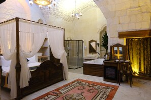 Luxury Studio Suite, Balcony, Courtyard View
