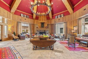 Interior - Stunning Ski-In/Ski-Out Condo In Heart of Beaver Creek Village W/ Free Breakfast (Beaver Creek)