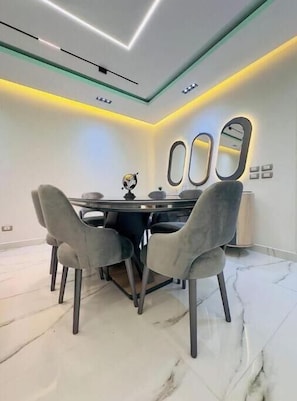 Dining - Hjertet av Al Mohandiseen (Giza Governorate)