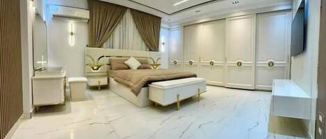 3 عدّة غرف نوم وخدمة الإنترنت