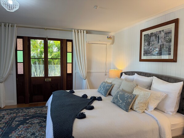 3 bedrooms, iron/ironing board, WiFi, bed sheets - Mary River House in beautiful historic Maryborough. Family and pet-friendly. (Maryborough)