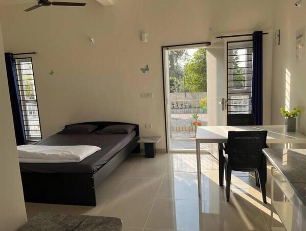 1 bedroom, iron/ironing board, internet, bed sheets