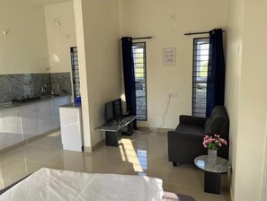 1 bedroom, iron/ironing board, internet, bed sheets