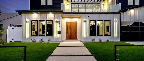 تفاصيل الفندق من الخارج