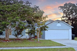 Exterior - Private House-With Pool/Sleeps 8/ Near Disney/Universal/Airport (Kissimmee)