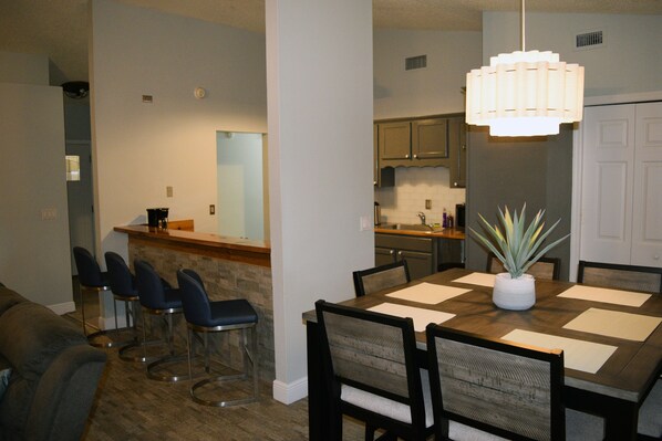 Dining - Private House-With Pool/Sleeps 8/ Near Disney/Universal/Airport (Kissimmee)