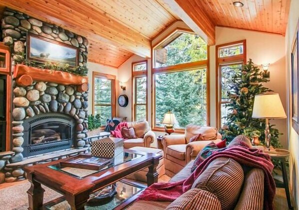 Télévision, cheminée