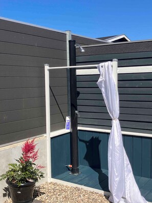 Property grounds - Cozy holiday home just 200 m from beach (Kerteminde)