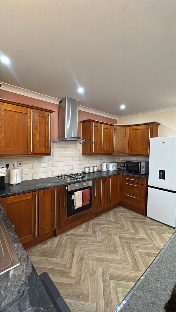 Fridge, microwave, oven, stovetop