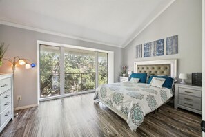 2 bedrooms, iron/ironing board, internet, bed sheets