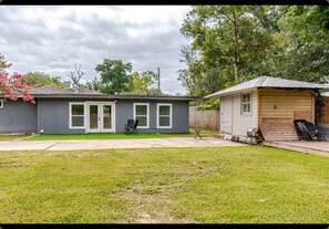 A single-story house with a front porch and a small attached garage. - Charming 3-bedroom house with AC in lovely Hammond (Hammond)