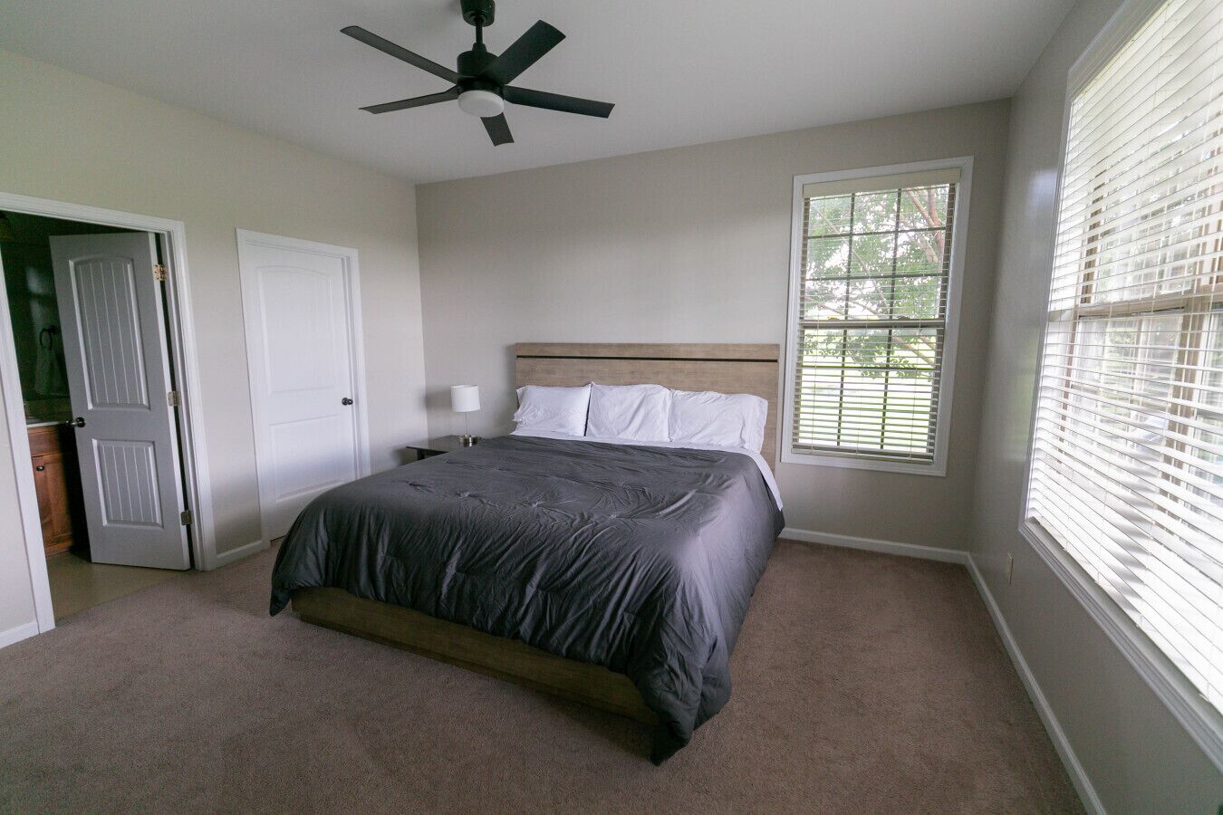 4 chambres, bureau, Wi-Fi gratuit, draps fournis