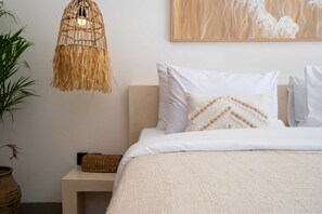 Basic Villa | 2 bedrooms, bed sheets - Villa Romance (Canggu)