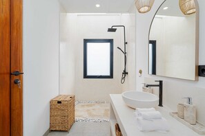 Basic Villa | Bathroom - Villa Romance (Canggu)