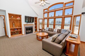 TV, fireplace