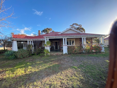 Exterior. Pink Lakes Quairading
