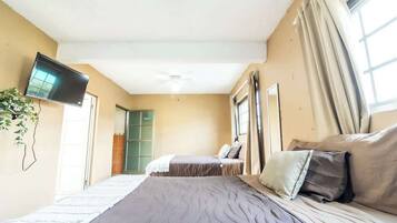 4 bedrooms, iron/ironing board, WiFi, bed sheets