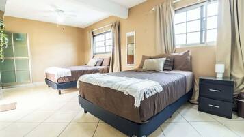 4 bedrooms, iron/ironing board, WiFi, bed sheets