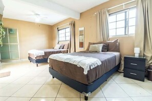 4 室のベッドルーム、アイロン / アイロン台、WiFi、ベッドシーツ