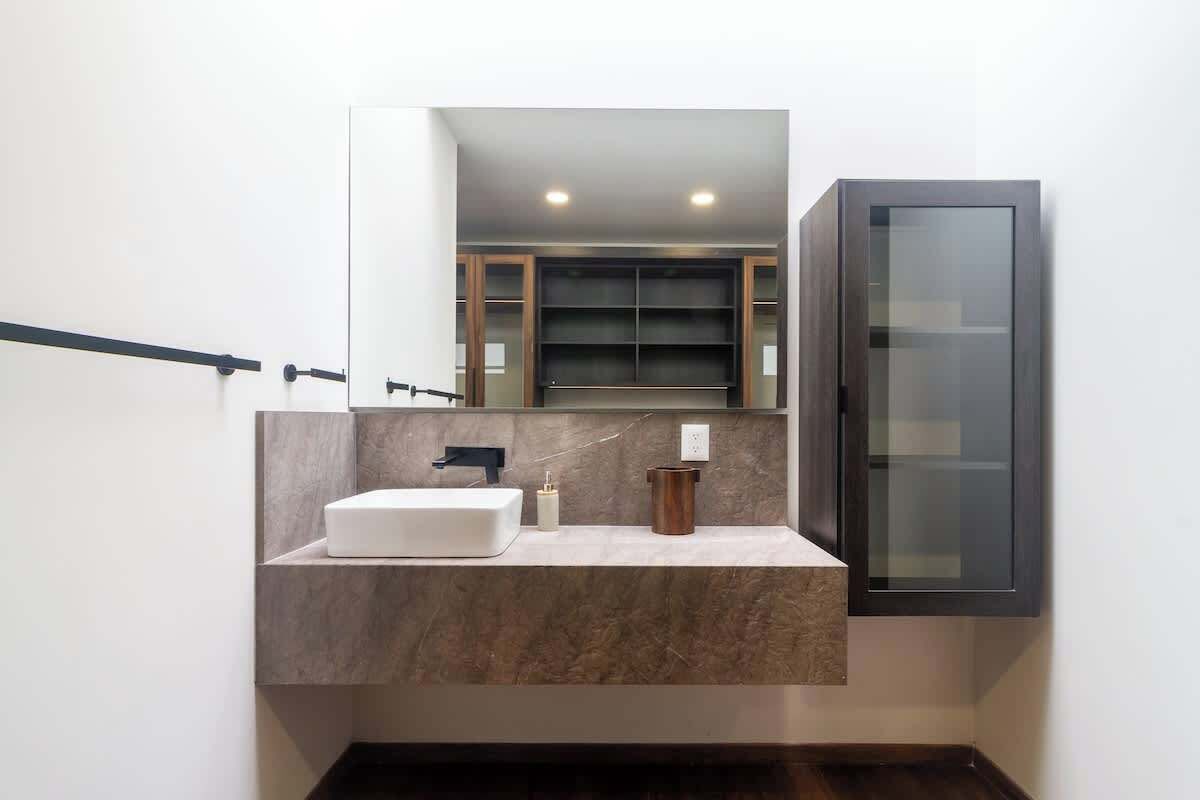 Een douche, een haardroger