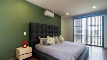 3 slaapkamers, een strijkplank/strijkijzer, wifi, beddengoed