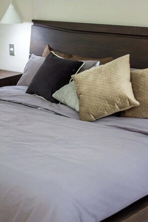 3 slaapkamers, een strijkplank/strijkijzer, wifi, beddengoed